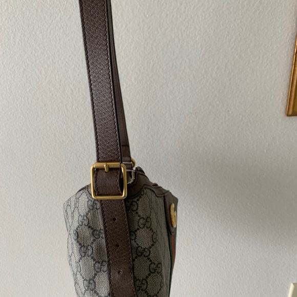 Authentic Gucci Shoulder Bag with 0riginal Receipt - Picture 4 of 9